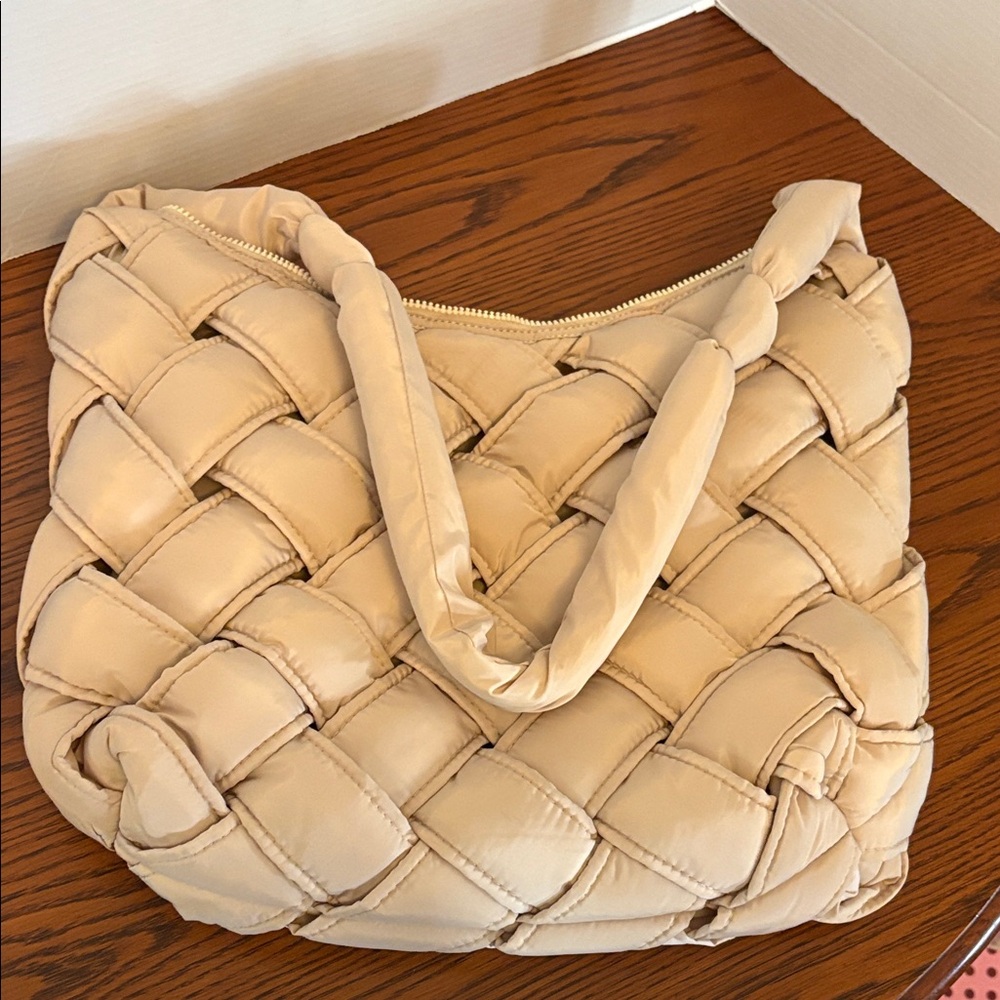 House of Harlow 1960 Beige Quilted Shoulder Bag - Picture 4 of 5